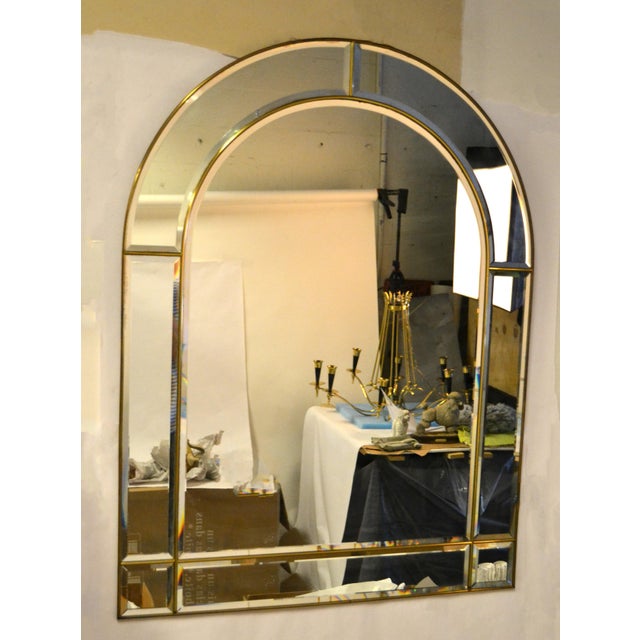 Wood 1970s Venetian Arch Shaped Beveled Glass Brass Wall Mirror Hollywood Regency For Sale - Image 7 of 14