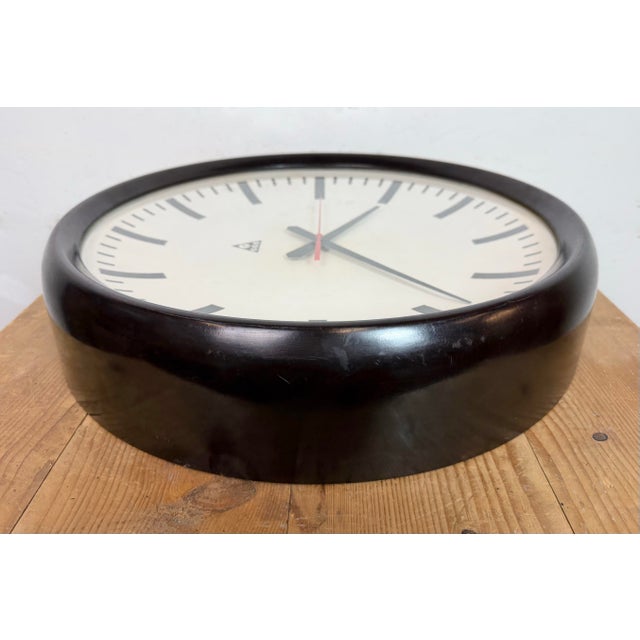 Large Industrial Bakelite Factory Wall Clock from Pragotron, 1960s For Sale - Image 12 of 17