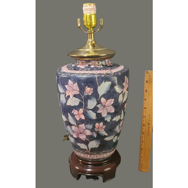 Vintage Asian Motif Chinoiserie Hand Painted Pink Floral Table Lamp For Sale - Image 4 of 8