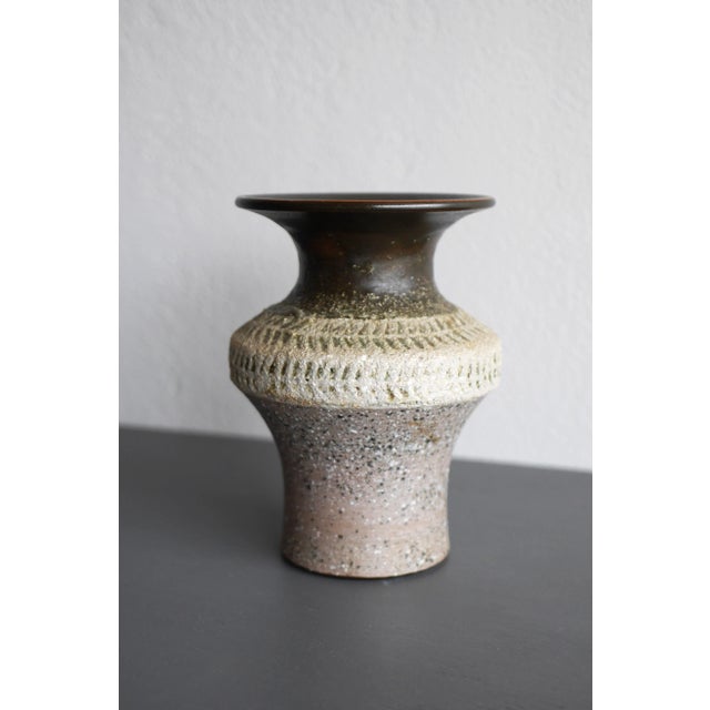 Gray Mid-Century Scandinavian Modern Brutalist Art Pottery Vase by Thomas Hellström for Nittsjö, Sweden For Sale - Image 8 of 11