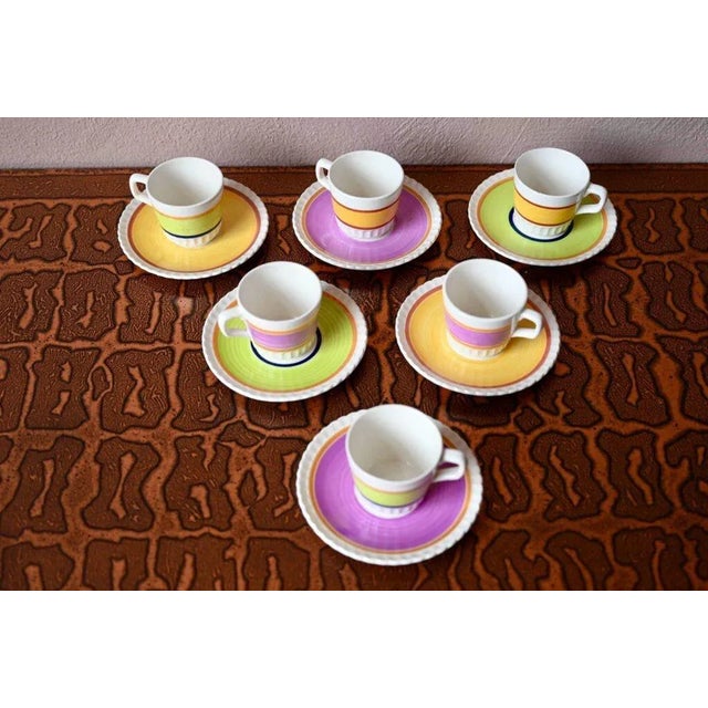 Soft, pastel colors and a touch of modernity characterize this delicate Digoin service. The explosion of color is...