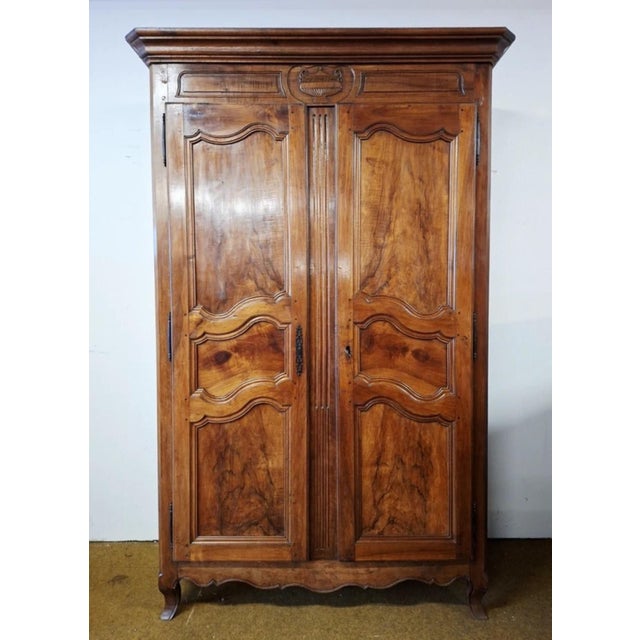 Louis XV Wardrobe in Walnut For Sale - Image 6 of 12