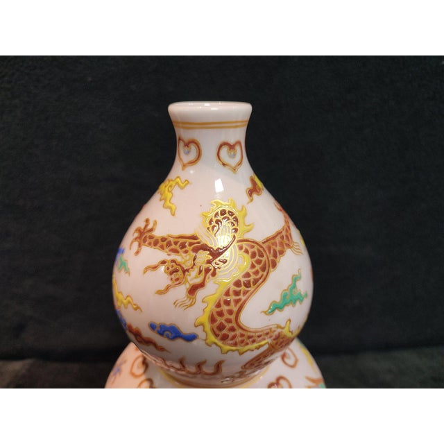 Ceramic Chinese Old Ceramic Vase,Ming Dynasty Chenghua Marked Gold Paint Famille Verte Porcelain Gourd Vase Hand Drawing Dragon and Phoenix Pattern For Sale - Image 7 of 11