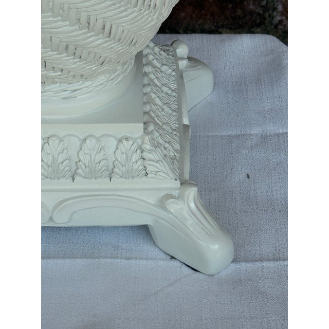 Wood Vintage Palm Beach Regency White Faux Wicker Pineapple Table Lamp -Styled After Dorothy Draper /Mario Buatta For Sale - Image 7 of 12