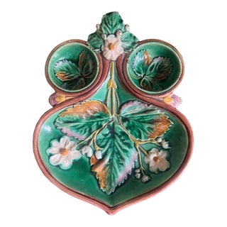 Mid-19th Century Wedgwood Strawberry Server, Hand-Painted Ceramic For Sale