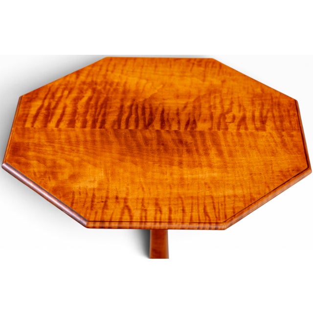 Eldred Wheeler Late 20th Century Eldred Wheeler Bench-Made Tiger Maple Hexagonal Candlestand Pedestal Table For Sale - Image 4 of 9