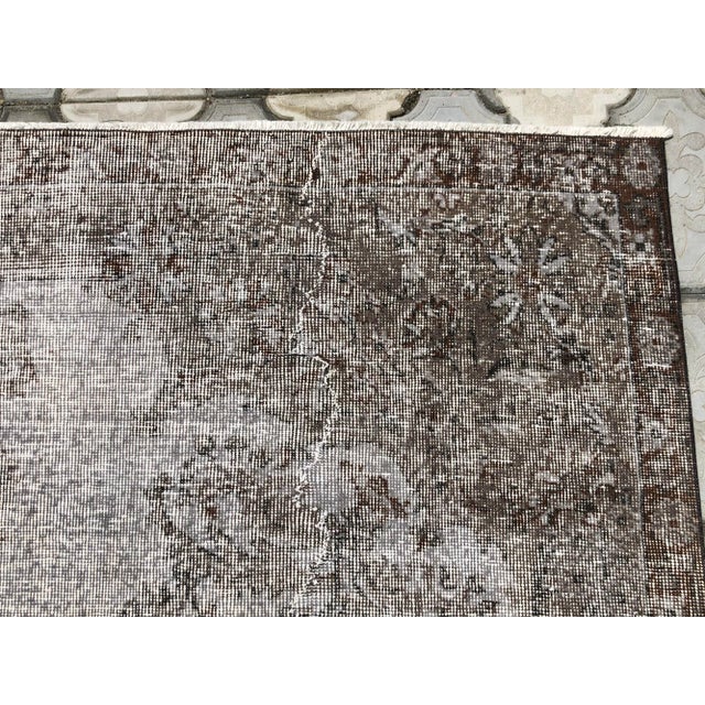 Vintage Oushak Gray Wool Rug For Sale In Tampa - Image 6 of 9