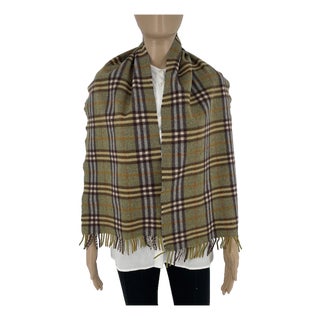 Late 20th Century Burberry Green Plaid 100% Wool Scarf For Sale