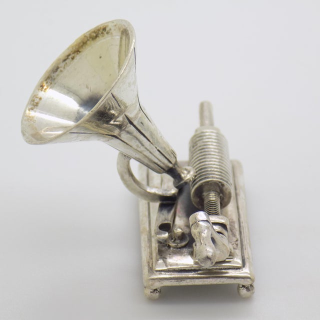 Vintage Italian Handmade Genuine Sterling Silver Hand-Crank Gramophone Figurine, Made in Arezzo (Tuscany) by Medusa-Oro Silversmith For Sale - Image 6 of 11