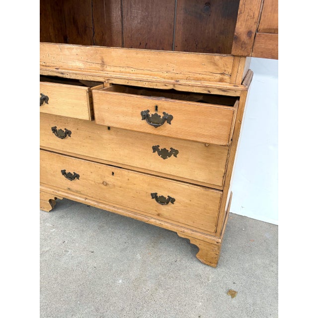 19th Century English Pine Linen Press / Cabinet For Sale - Image 4 of 7