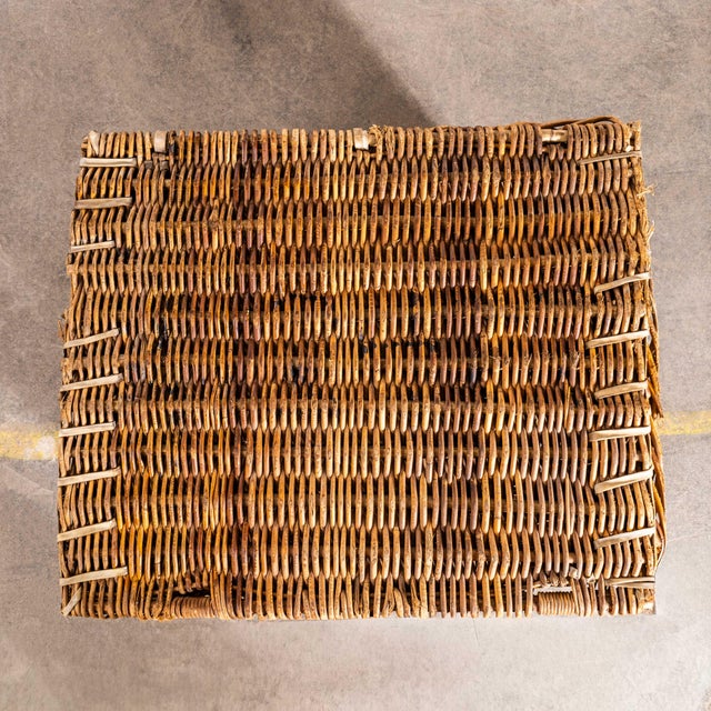 English Wicker Basket, 1920s For Sale - Image 9 of 10