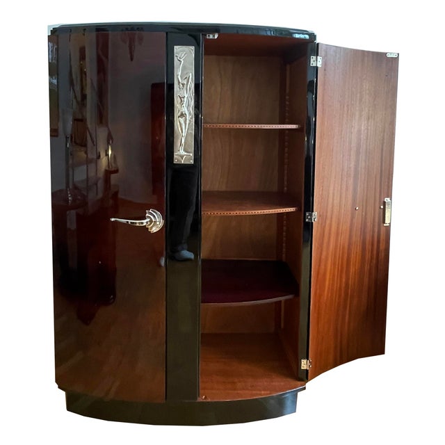 Vintage Art Deco Salon Cabinet, 1930, in Very Good conditions. Designed 1920 to 1949