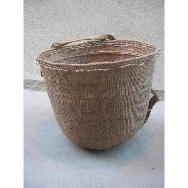 Tribal Vintage Yanomami Gathering Basket With Handle For Sale - Image 3 of 12