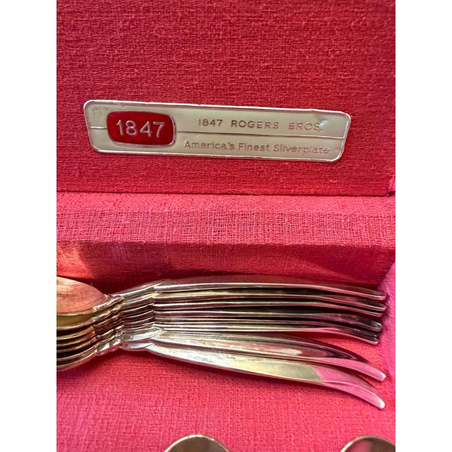 1847 Rogers Bros Flair Mid Century Modern Silverplate Flatware Service for 16 W/ Chest - 121 pcs For Sale - Image 10 of 12