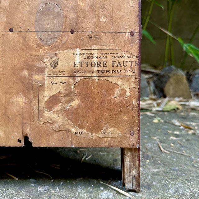 Italian Brown and Burgundy Lacquered Display Cabinets, 1890s, Set of 2 For Sale - Image 9 of 12