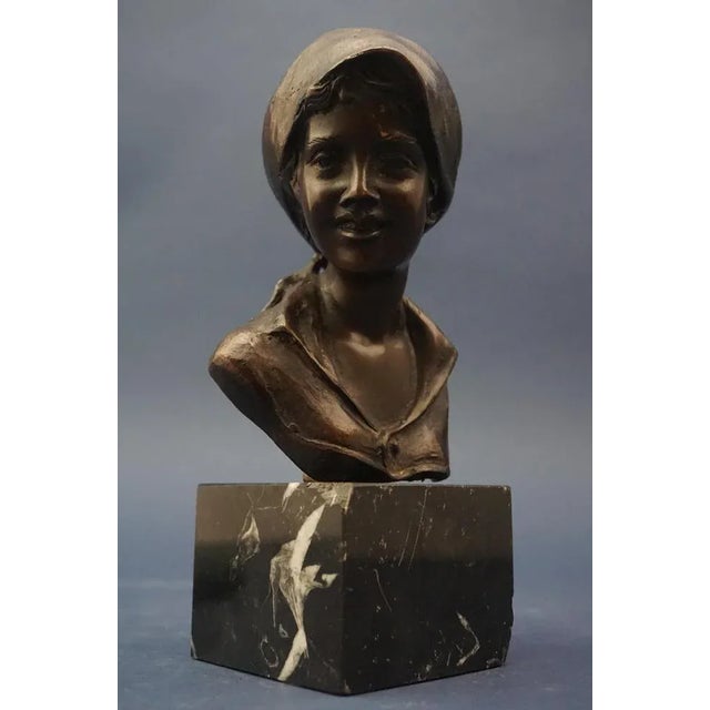 Item description: Delicate bust of a girl or commoner, bronze sculpture from the late 1800s or early 1900s, in full Art...
