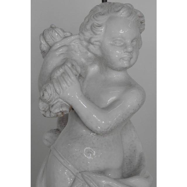 1900 - 1909 20th Century Pair of White Glazed Terracotta Cherub Lamps on Wooden Bases For Sale - Image 5 of 10