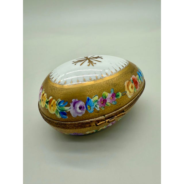 French 1950s Vintage Camille Le Tallec Hand-Painted Egg-Shaped Limoges Trinket Box – Paris, France For Sale - Image 3 of 6