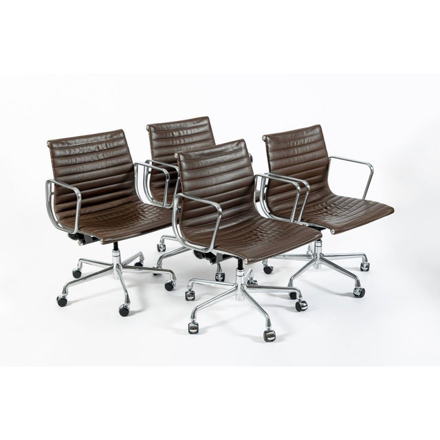 Mid-Century Modern Eames Herman Miller Brown Leather Aluminum Group Thin Pad Desk Chair, 2008 For Sale - Image 3 of 18