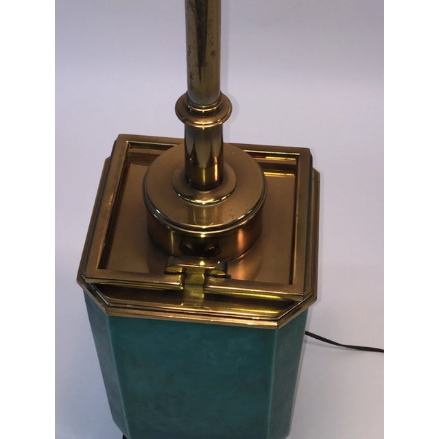 Hollywood Regency Tommi Parzinger Style Turquoise Ceramic & Brass Handle Mid-Century Lamp For Sale - Image 3 of 10