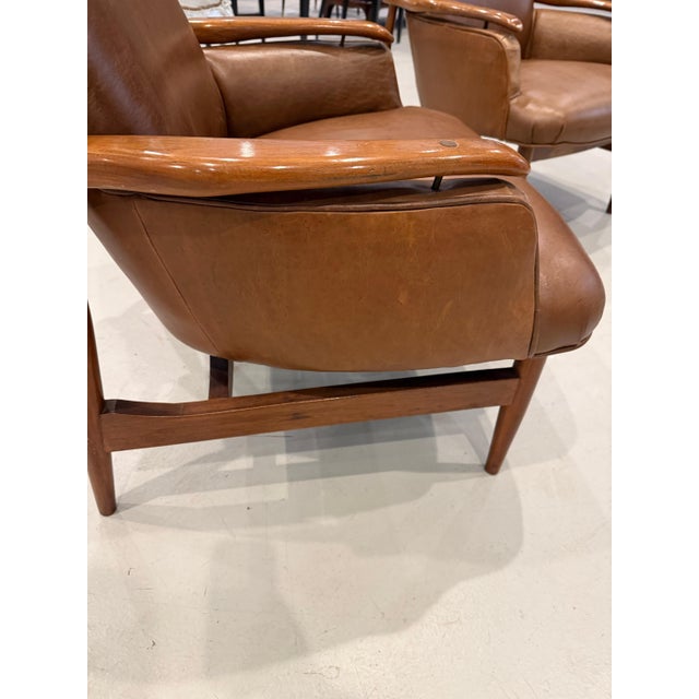 Pair of Mid Century Modern Leather Club Chairs For Sale - Image 11 of 12