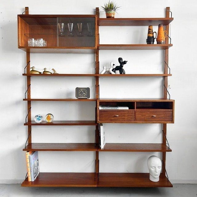 Stunning vintage mid-century Poul Cadovius Danish-designed wall unit for Royal (Royal System) from the 1950s. This wall...