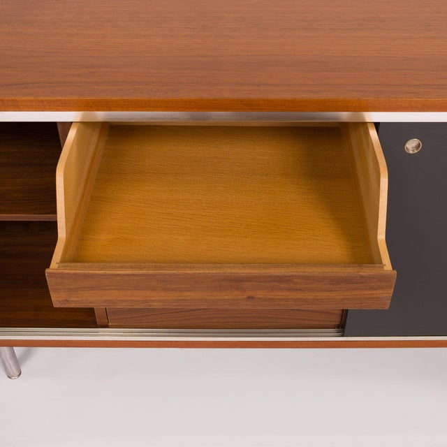 1970s George Nelson 8000 Executive Series Credenza for Herman Miller in Walnut For Sale - Image 5 of 9