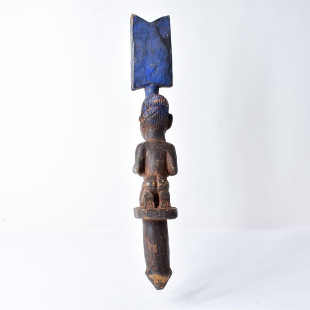 Early 20th Century Yoruba Shango Figure Wand Kneeling Nigeria For Sale - Image 4 of 12