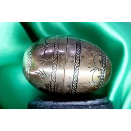 Silver Egg with Engraved Garlands, in Very Good conditions. Designed 1980 to 1989 This piece has an attribution mark, I am...