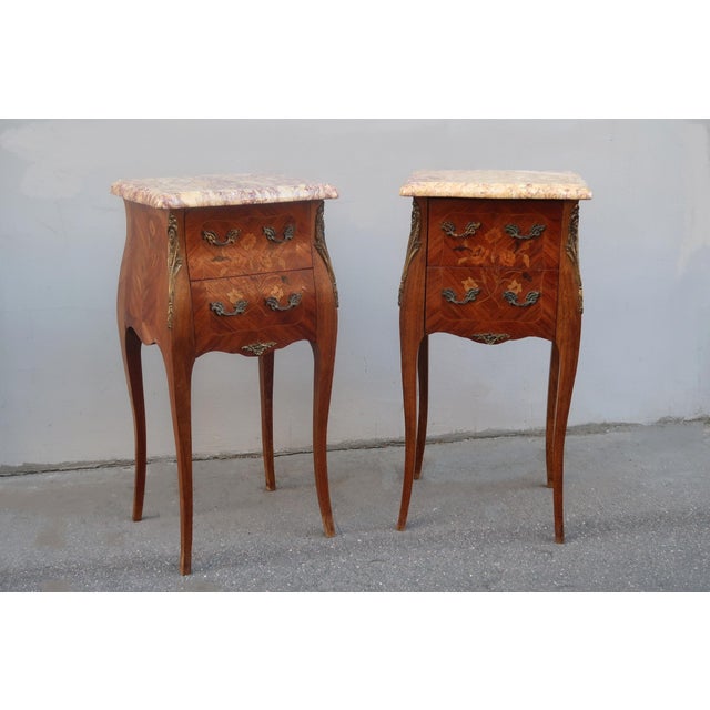 1920s Pair of French Louis XV Style Rosewood Side Tables Nightstands For Sale - Image 4 of 14