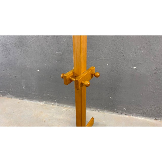 Brown Mid-Century Freestanding Pine Coat Rack in Wood, Europe, 1970s For Sale - Image 8 of 13