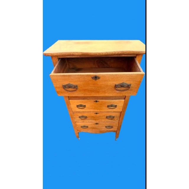 1920s Antique American Tiger Oak Tall Chest Dresser on Casters in the Style of Ralph Lauren For Sale In Miami - Image 6 of 11