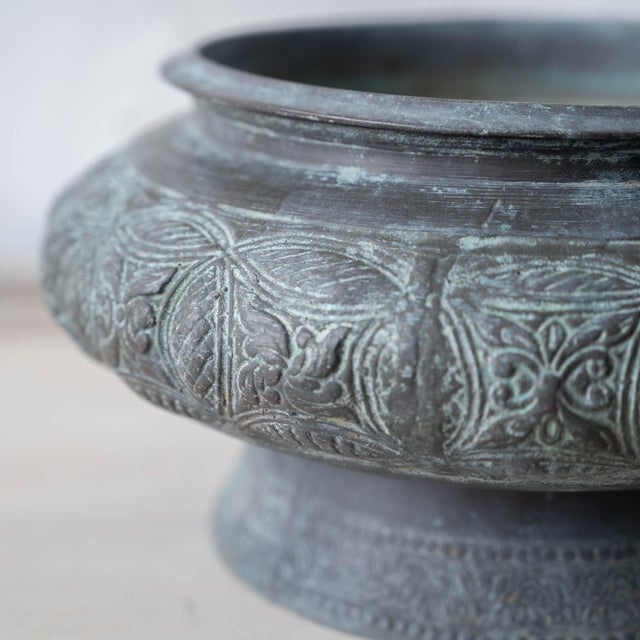 1900 - 1909 Brunei Lengguai Betel Nut Container, c.1900 For Sale - Image 5 of 12