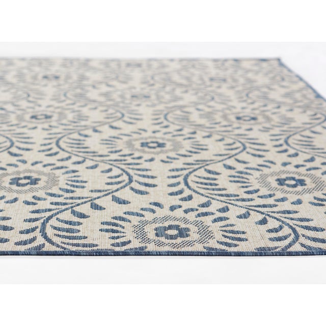 Contemporary Momeni Contemporary Indoor/Outdoor Riviera Vine Rug in Blue, 3'3" x 5' For Sale - Image 3 of 9