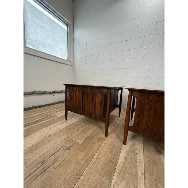 Pair of 1970s Forward Trends Sculpted Walnut End Tables by Johnson Furniture For Sale In New York - Image 6 of 12