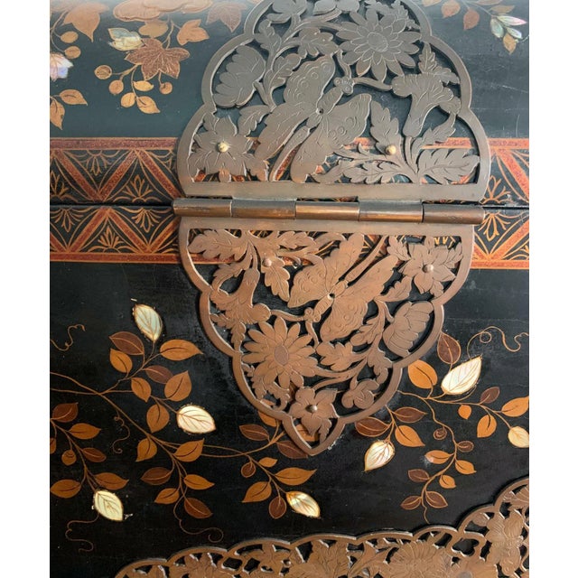 Black Japanese Namban Lacquer and Inlay Coffer Momoyama Period For Sale - Image 8 of 13
