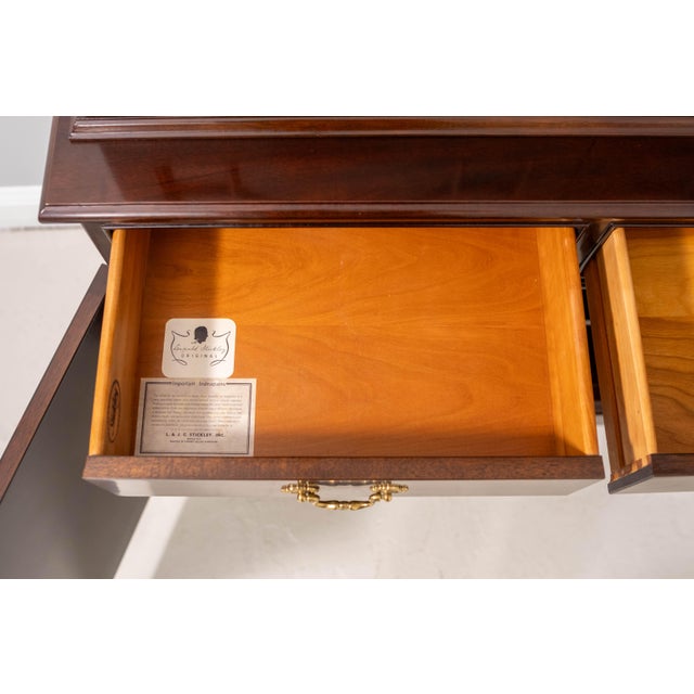 Stickley Three-Door Mahogany Chippendale Style Breakfront For Sale In Philadelphia - Image 6 of 18