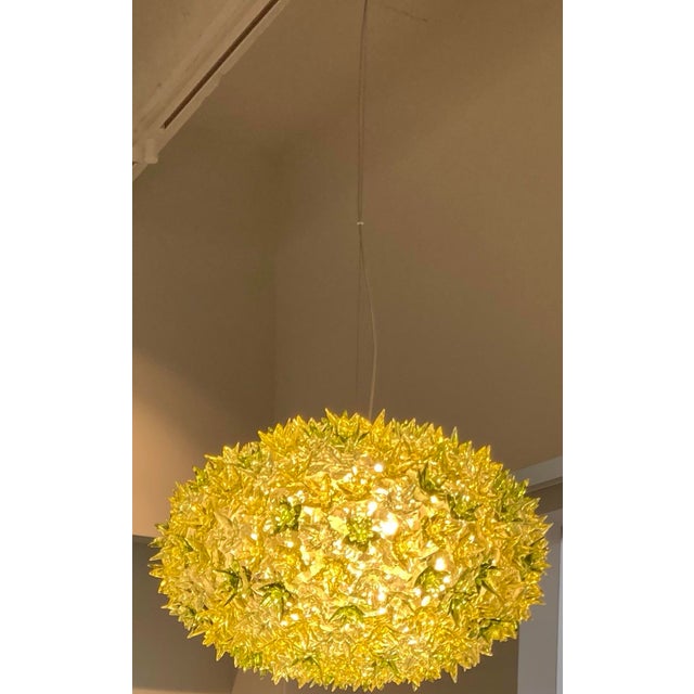 Italian Modern Italian Pendant Light Chandelier in Yellow & Green Acrylic on Stainless Wire For Sale - Image 3 of 4