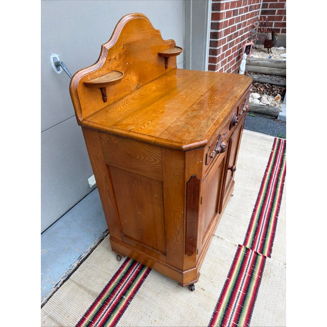 Antique Victorian Chestnut and Walnut Washstand, Lebanon County PA, Circa 1870 A handsome antique Victorian washstand in...