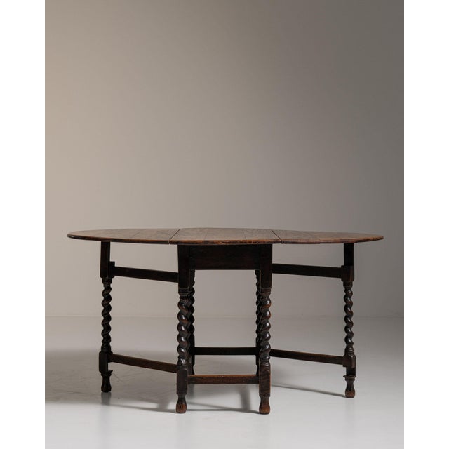 1900-1909 United Kingdom Weathered Honey Oak Oak Gateleg Drop-Leaf Table For Sale - Image 10 of 11