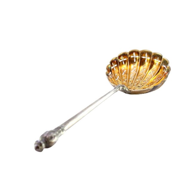 Silver Shell-Shaped Gilded Silver Sprinkling Spoon with Handle Reliefs For Sale - Image 8 of 8