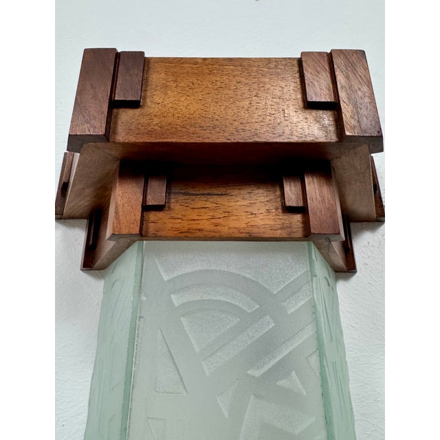 Art Deco Modernist Wall Sconce in Oak and Frosted Glass, France, 1930 For Sale - Image 12 of 14