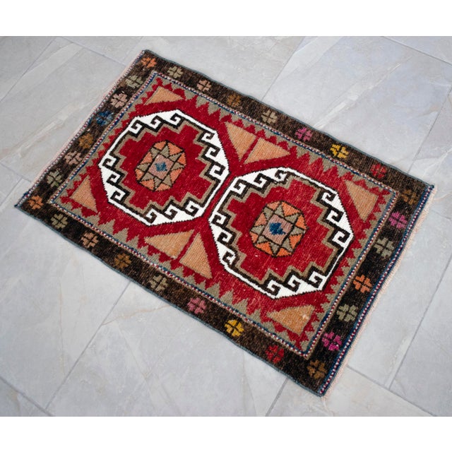1970s Hand Knotted Small Turkish Rug Door Mat Mini Rug Bath Mat Enry Decor - 1'9" X 2'8" For Sale - Image 11 of 14