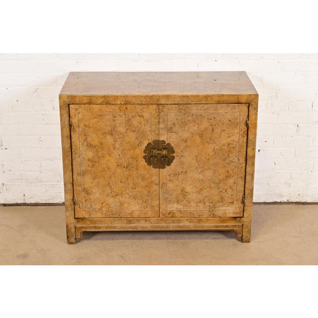 A gorgeous mid-century modern Hollywood Regency Chinoiserie console or bar cabinet By Henredon USA, Circa 1970s Walnut in...