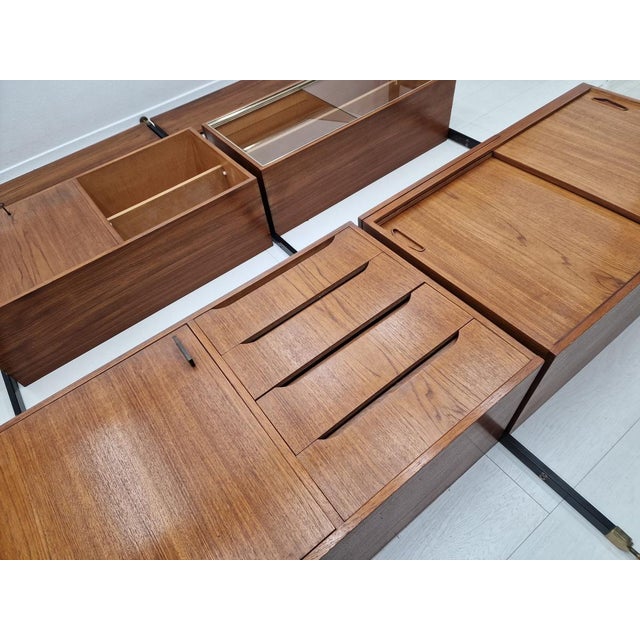 1960s Large Mid-Century Modern Italian Modular Wall Unit in Teak, Black Lacquered Metal and Brass, 1960s For Sale - Image 5 of 18