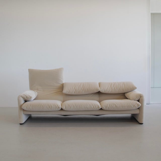Cassina Vintage Three-Seater Sofa by Vico Magistretti for Cassina, 1973 For Sale - Image 4 of 9