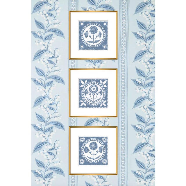 Bring timeless charm and modern minimalism to your walls with this bold cornflower blue-and-white sunflower design....