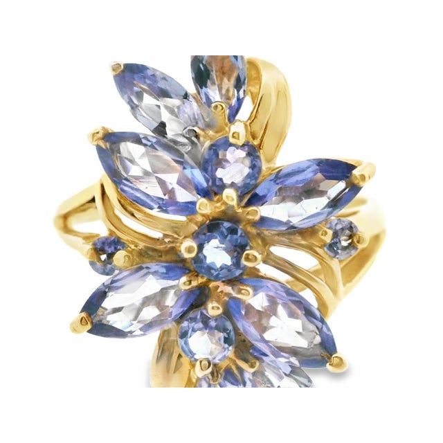 Blue 1990s 14k Yellow Gold Tanzanite Cluster Ring, Size 8 For Sale - Image 8 of 11