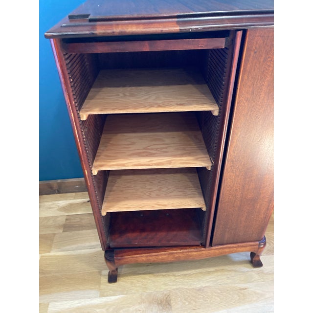 1914 Antique Spinning Wood Record or Phonograph Cabinet For Sale In Oklahoma City - Image 6 of 11