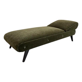 Early Mid-Century Olive Green Suede Daybed Chaise Longue For Sale